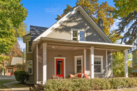 Photo of 210 N Sampson Street, Ellensburg, WA 98926 (MLS # 2444140)