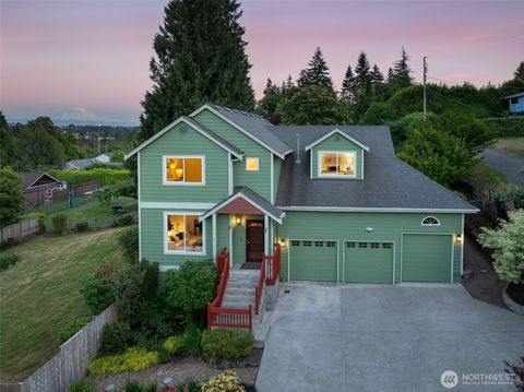 Photo of 1013 S 204th Street, Des Moines, WA 98198 (MLS # 2528326)