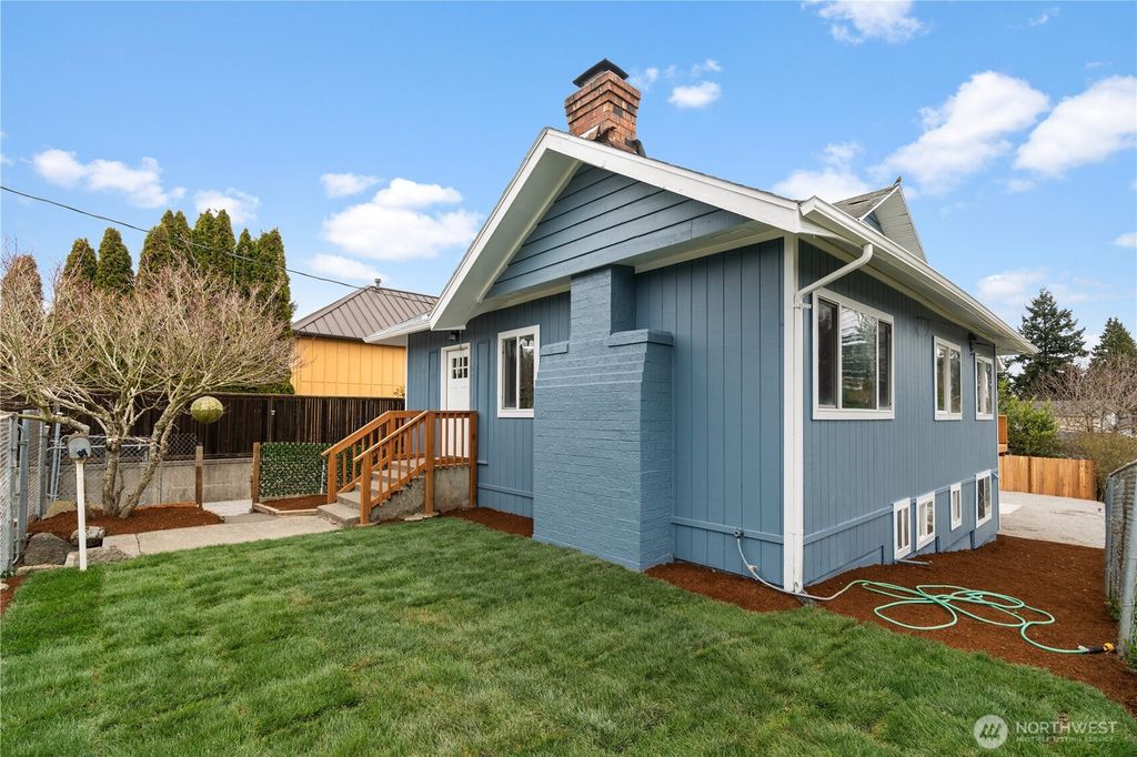 Photo of 5518 39th Avenue S, Seattle, WA 98118 (MLS # 2494654)