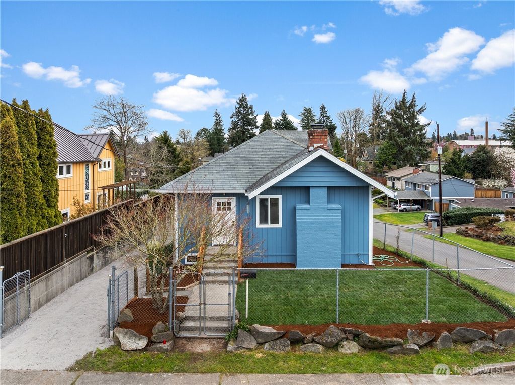 Photo of 5518 39th Avenue S, Seattle, WA 98118 (MLS # 2494654)