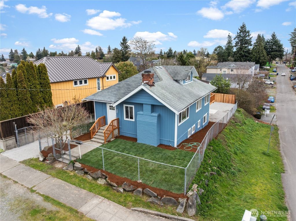 Photo of 5518 39th Avenue S, Seattle, WA 98118 (MLS # 2494654)