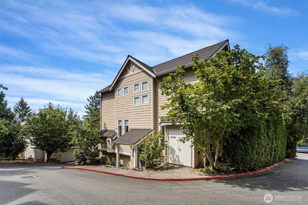 Photo of 11899 SE 4th Place #603, Bellevue, WA 98005 (MLS # 2557048)