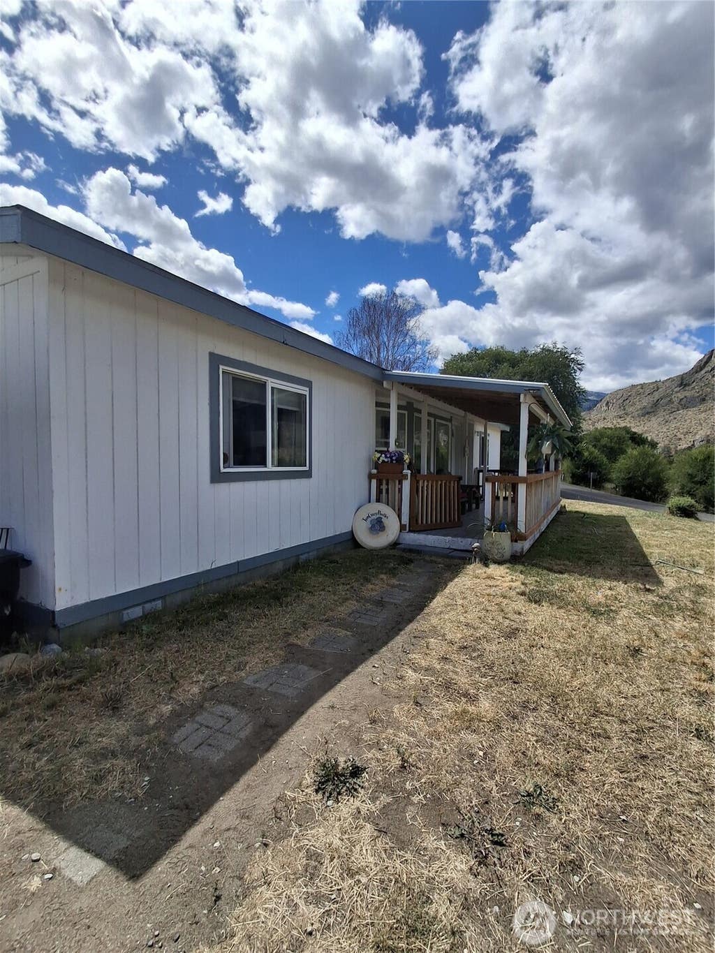 Photo of 10 Broadway Street, Loomis, WA 98827 (MLS # 2547413)