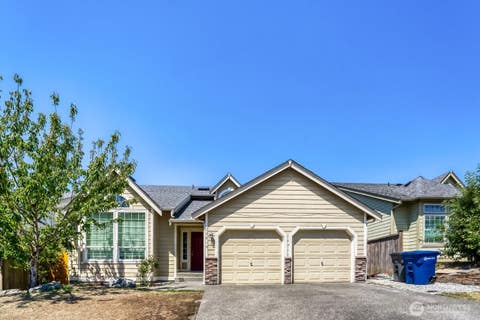 Photo of 23419 23rd Avenue S, Des Moines, WA 98198 (MLS # 2555581)