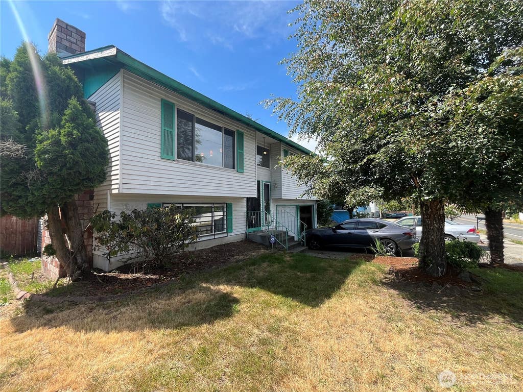 Photo of 23327 116th Avenue SE, Kent, WA 98031 (MLS # 2551062)