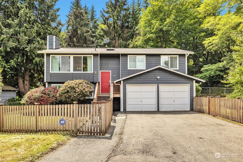 Photo of 1511 NE 130th Place, Seattle, WA 98125 (MLS # 2130647)
