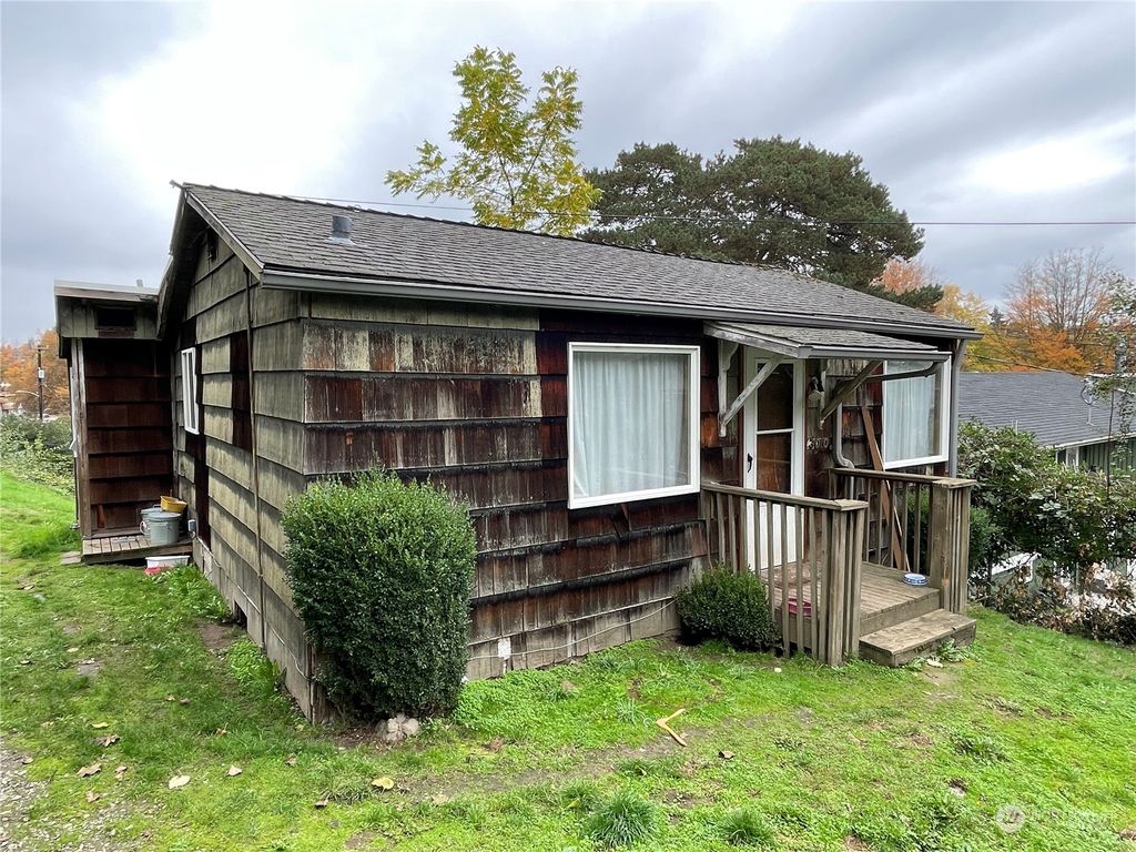 Photo of 3010 S Court Street, Seattle, WA 98144 (MLS # 2174226)