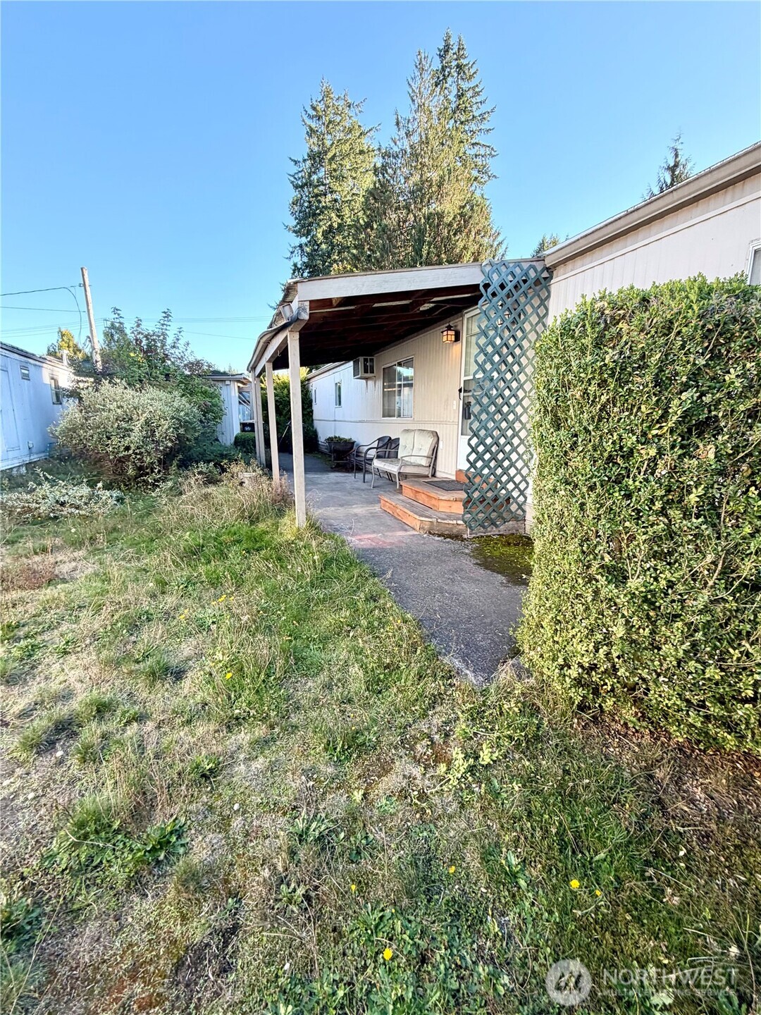 930 Trosper Road SW 3