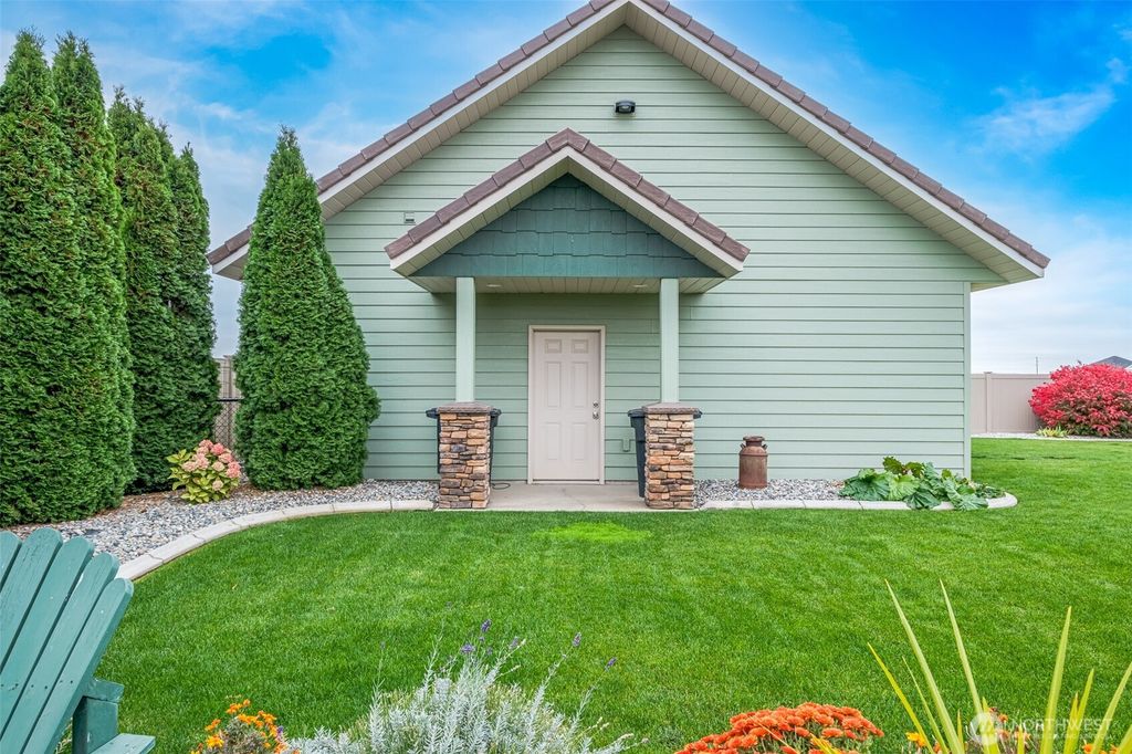 Photo of 718 L Street SW, Quincy, WA 98848 (MLS # 2451604)