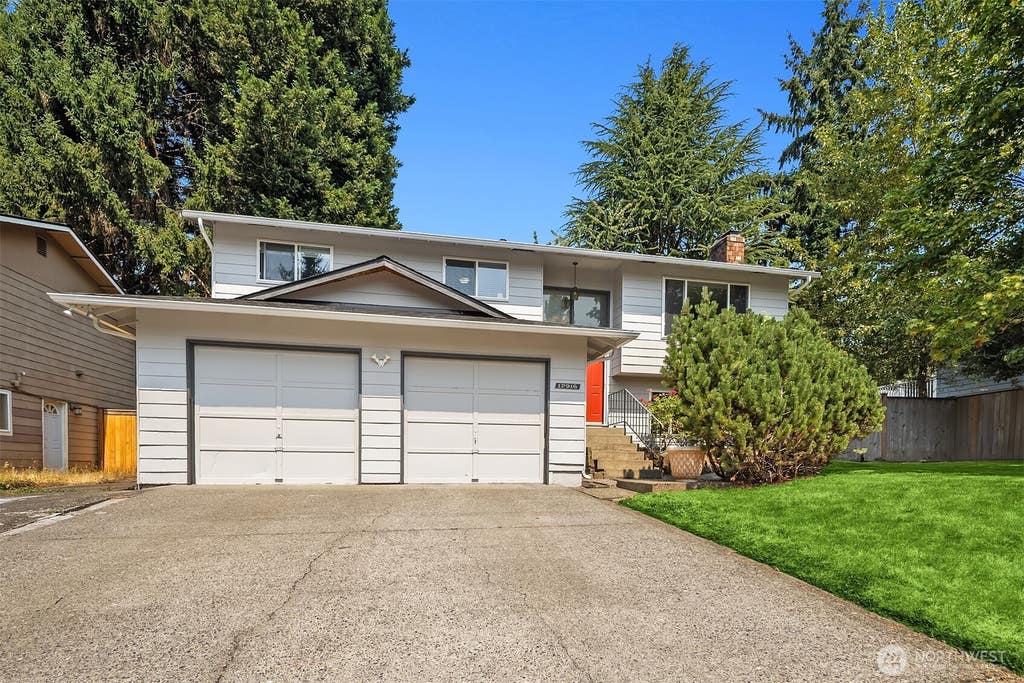 Photo of 12916 NE 136th Place, Kirkland, WA 98034 (MLS # 2568976)