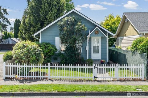 Photo of 706 3rd Street SW, Puyallup, WA 98371 (MLS # 2532124)