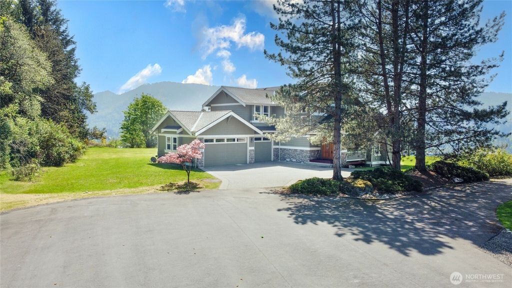 Photo of 5905 229th Ave Ave SE, Issaquah, WA 98029 (MLS # 2365967)
