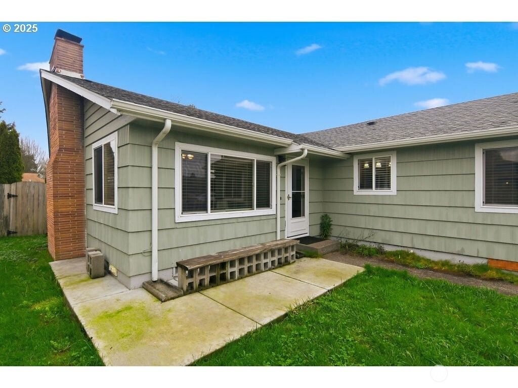 Photo of 2245 36 Avenue, Longview, WA 98632 (MLS # 2461464)