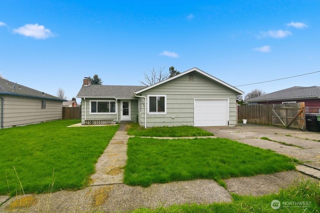 Photo of 2245 36 Avenue, Longview, WA 98632 (MLS # 2461464)