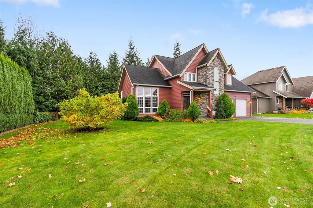 Photo of 735 Ivy Street, Lynden, WA 98264 (MLS # 2470695)