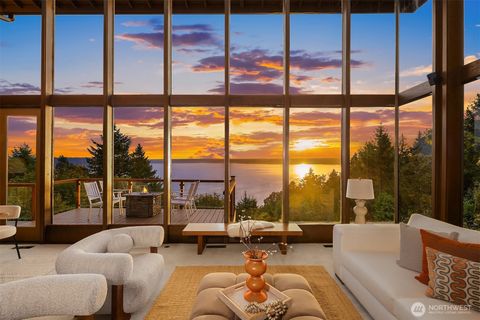 1969 SW Hillcrest Road Burien WA 98166