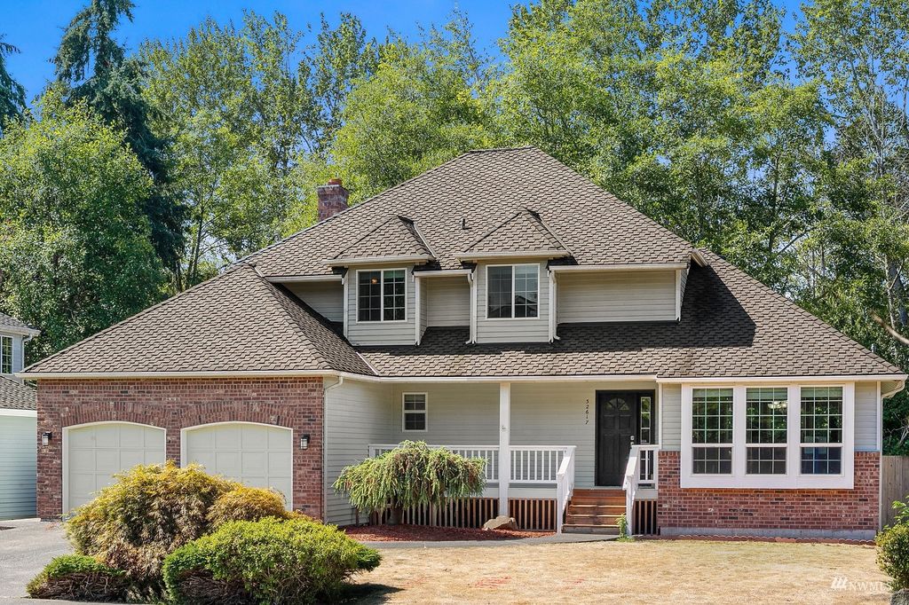 Photo of 32617 13th Avenue SW, Federal Way, WA 98023 (MLS # 1989136)