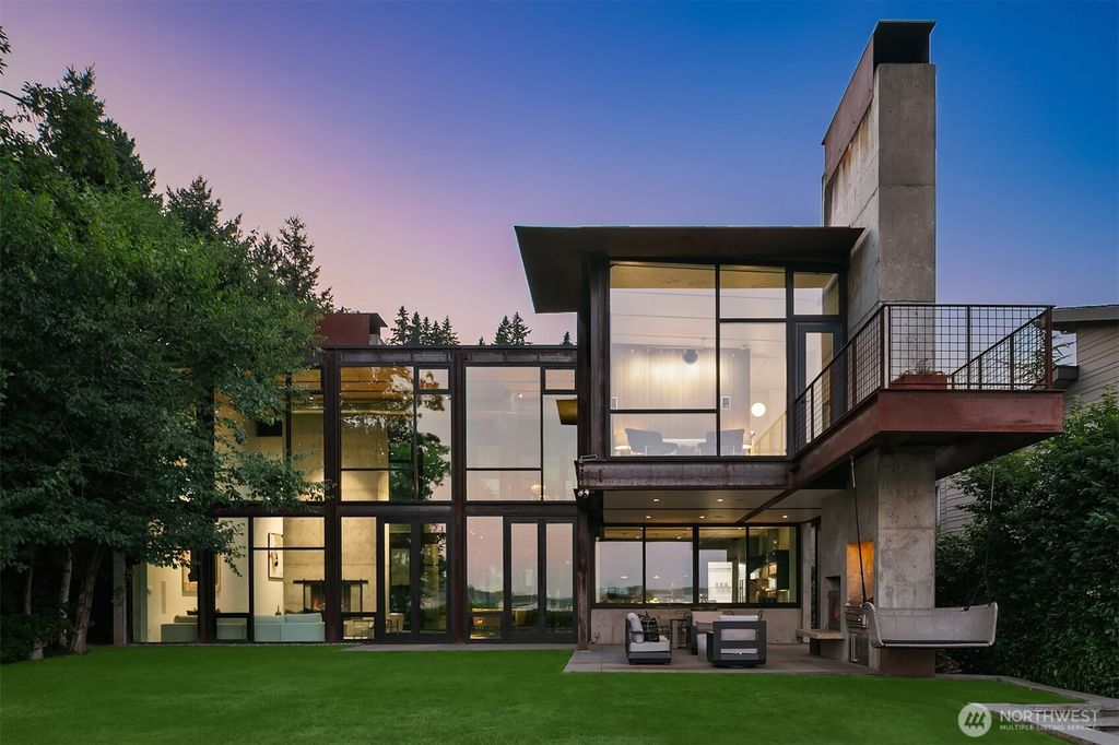Photo of 8320 Avalon Drive, Mercer Island, WA 98040 (MLS # 2408555)
