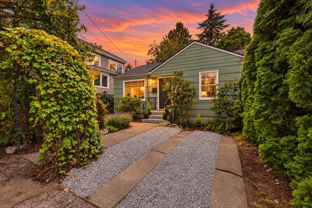Photo of 4119 SW Kenyon Street, Seattle, WA 98136 (MLS # 2586148)