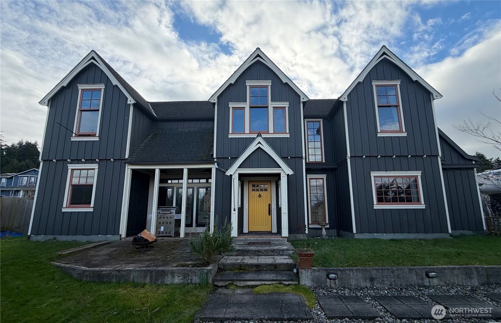 Photo of 505 NE 6th Street, Coupeville, WA 98239 (MLS # 2475317)