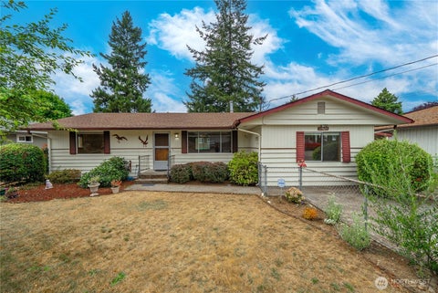 Photo of 17825 111th Avenue SE, Renton, WA 98055 (MLS # 2579884)
