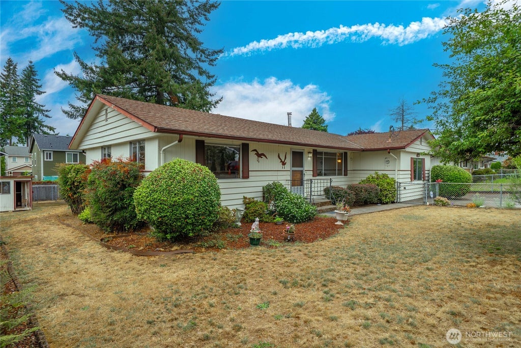 Photo of 17825 111th Avenue SE, Renton, WA 98055 (MLS # 2579884)