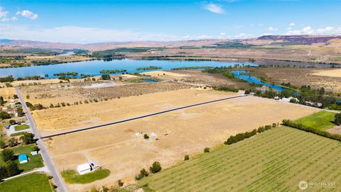 Photo of 2 Solitude Lane, Brewster, WA 98812 (MLS # 2445450)