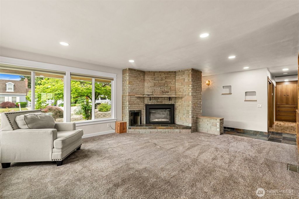 Photo of 555 15th Street NE, East Wenatchee, WA 98802 (MLS # 2530212)
