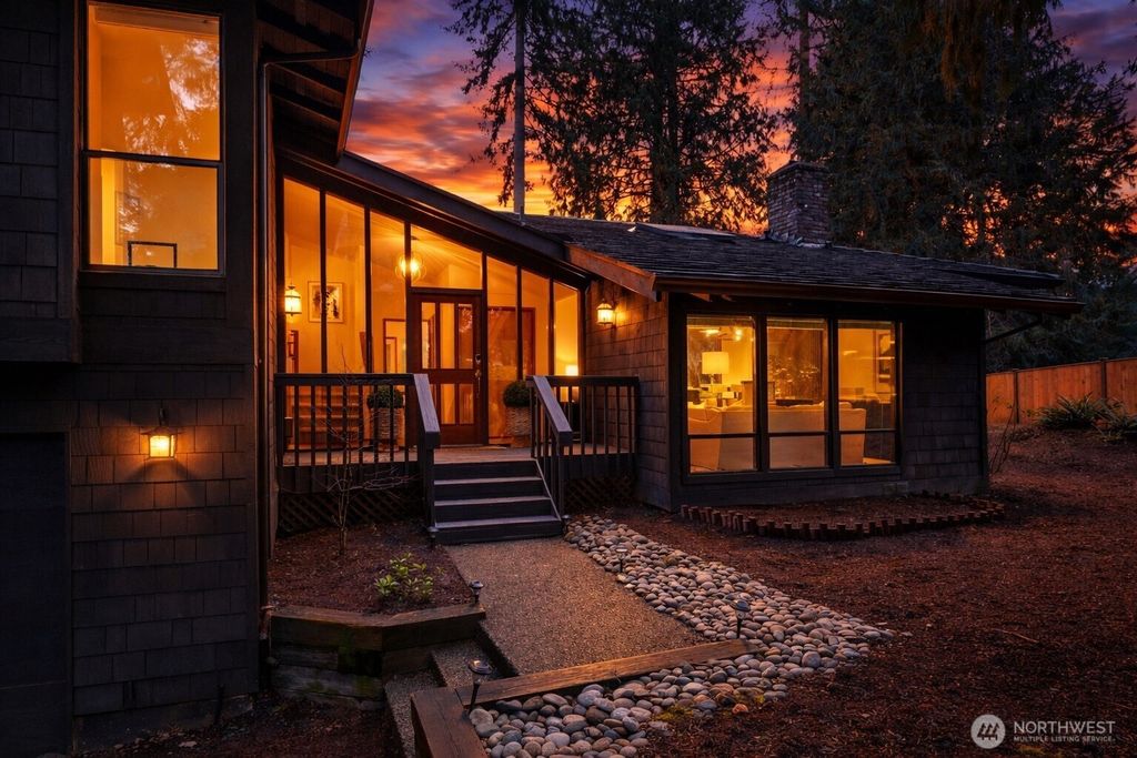 Photo of 2518 Sahalee Drive East Dr, Sammamish, WA 98074 (MLS # 2489633)