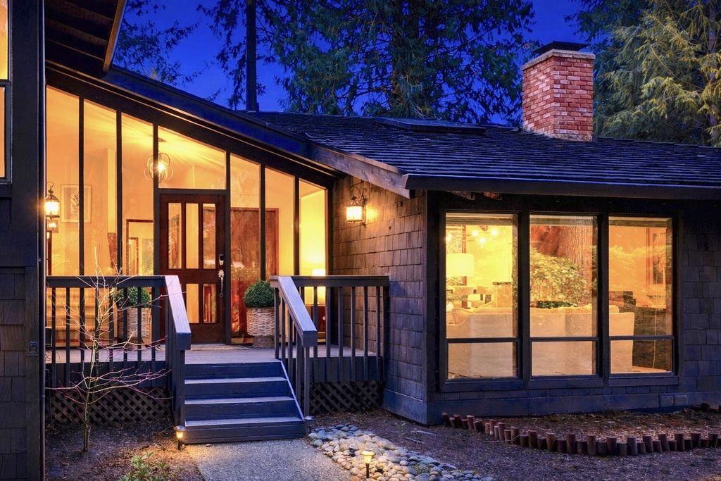 Photo of 2518 Sahalee Drive East Dr, Sammamish, WA 98074 (MLS # 2489633)