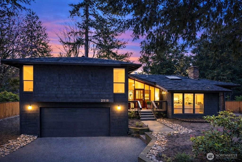 Photo of 2518 Sahalee Drive East Dr, Sammamish, WA 98074 (MLS # 2489633)