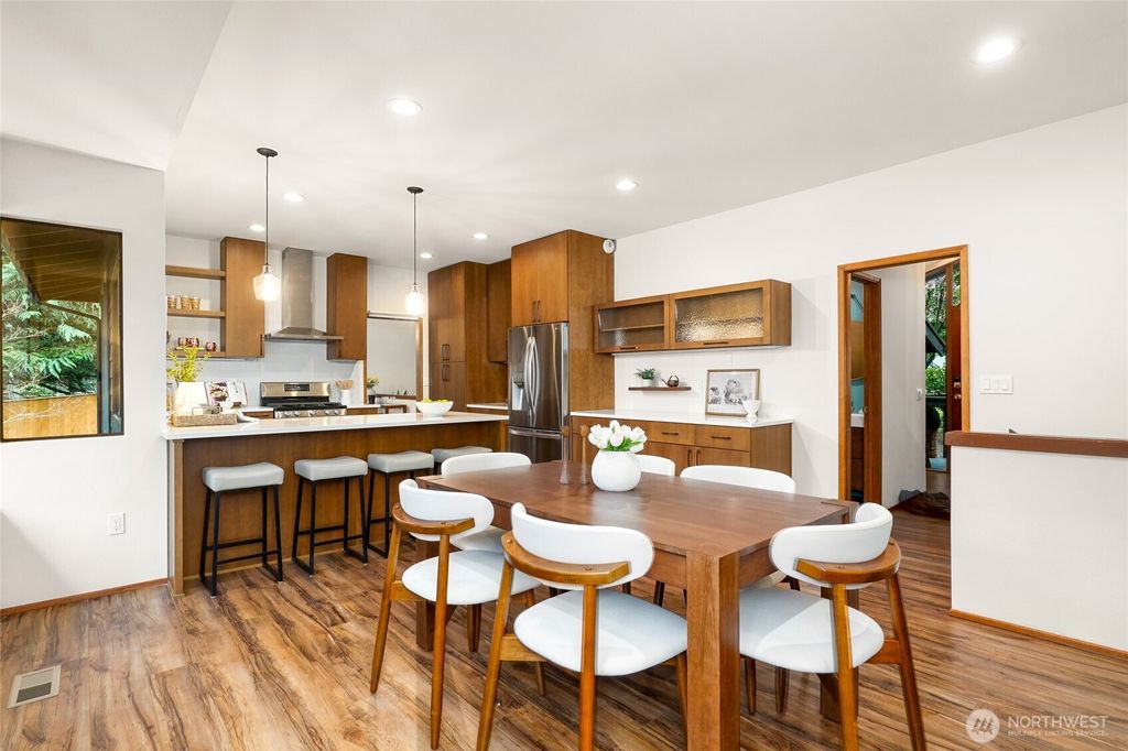 Photo of 2518 Sahalee Drive East Dr, Sammamish, WA 98074 (MLS # 2489633)