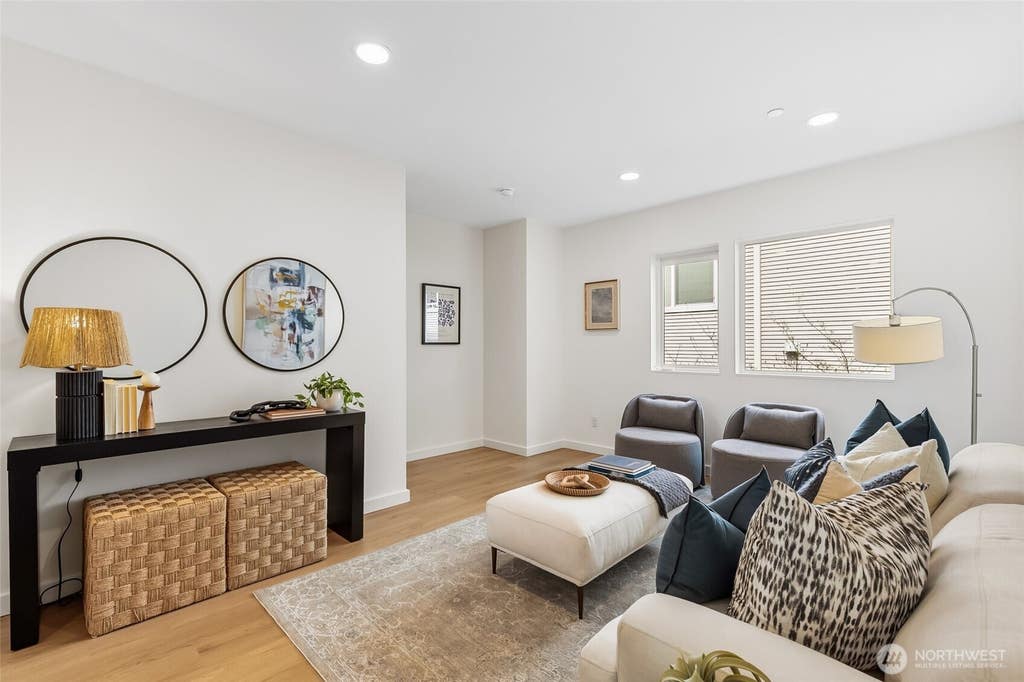 Photo of 12524 15th Avenue NE #B, Seattle, WA 98125 (MLS # 2561146)