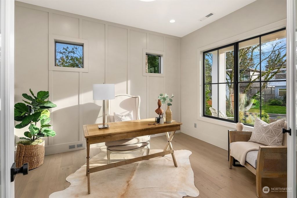 Photo of 13056 NE 113th Street, Kirkland, WA 98033 (MLS # 2189412)