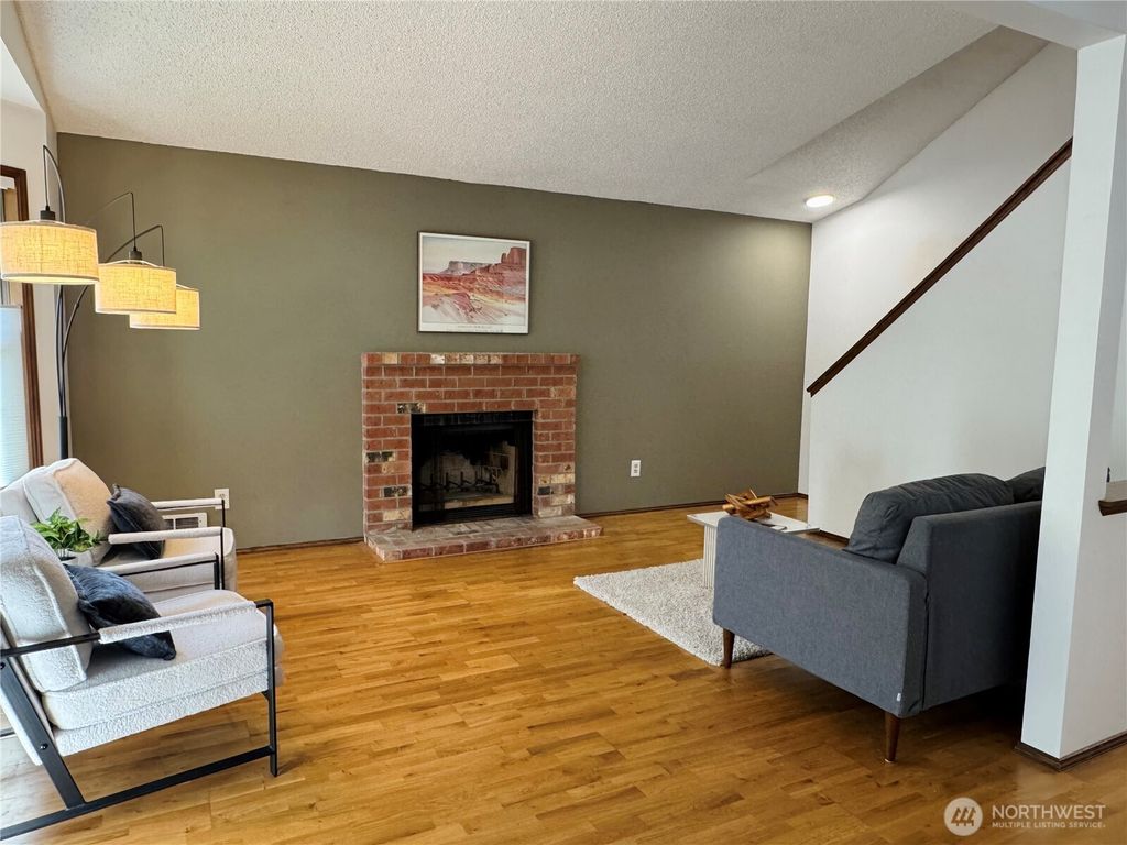 Photo of 16718 SE 40th Place, Bellevue, WA 98008 (MLS # 2408733)