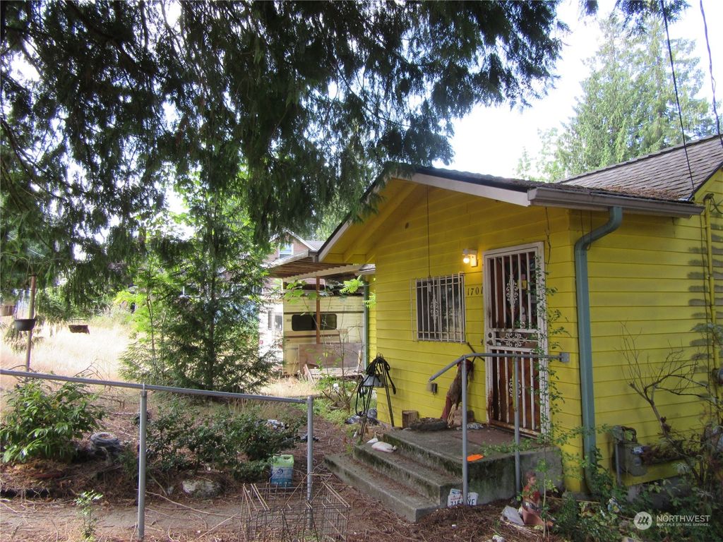 Photo of 1701 13th Avenue, Milton, WA 98354 (MLS # 2273358)