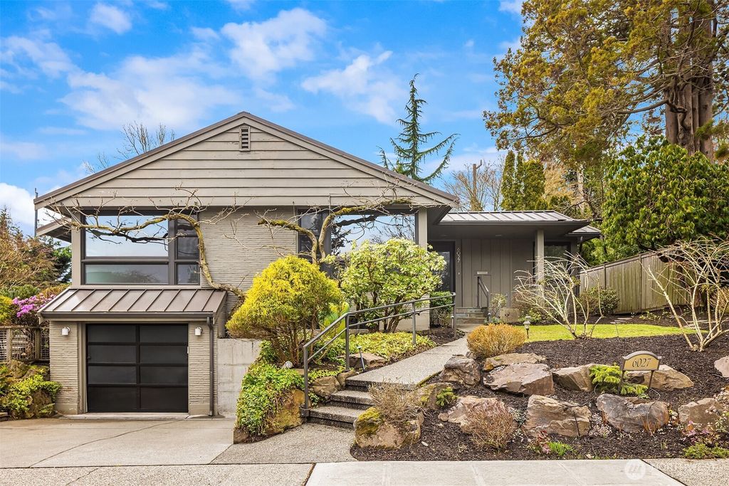 Photo of 6027 Princeton Avenue NE, Seattle, WA 98115 (MLS # 2334682)
