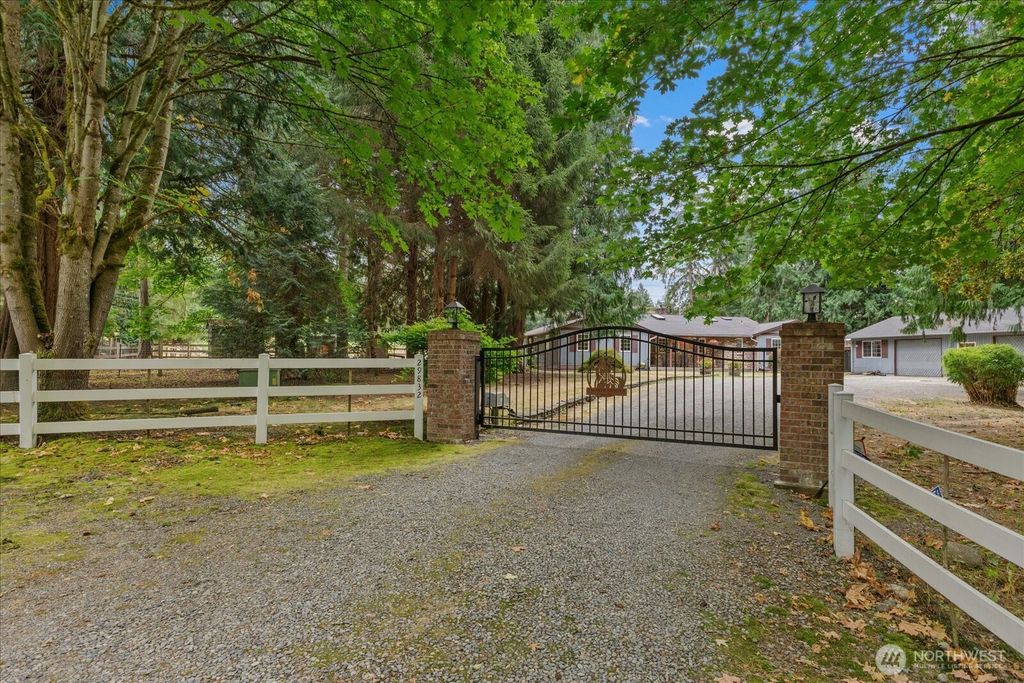 Photo of 29832 Kent Black Diamond Road SE, Kent, WA 98042 (MLS # 2526034)