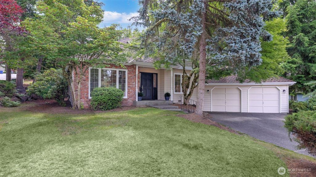 Photo of 4365 239th Place SE, Sammamish, WA 98029 (MLS # 2392132)