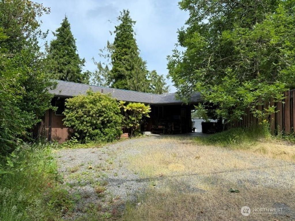 Photo of 13257 Holmes Point Drive NE, Kirkland, WA 98034 (MLS # 2393393)