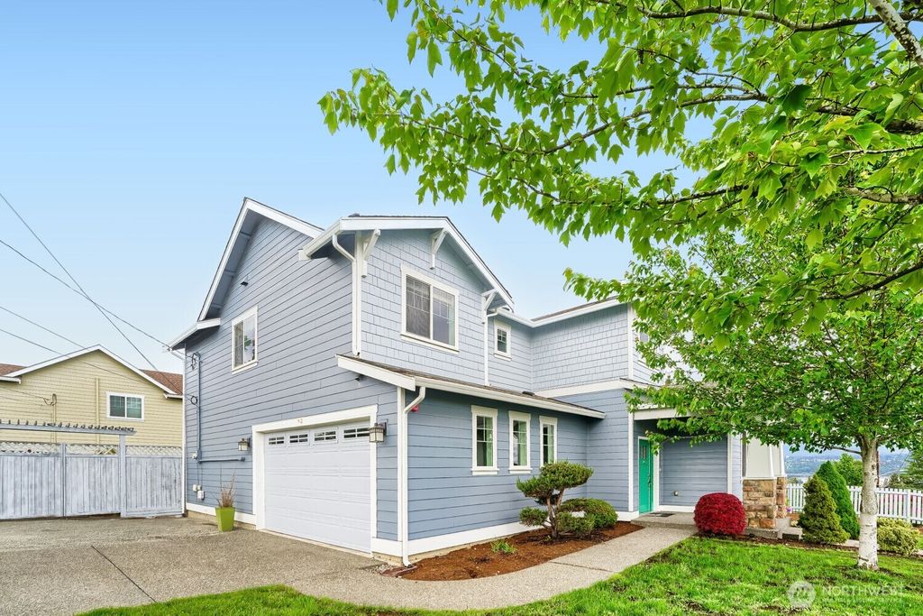 Photo of 7426 S 114th St ST, Seattle, WA 98178 (MLS # 2525397)