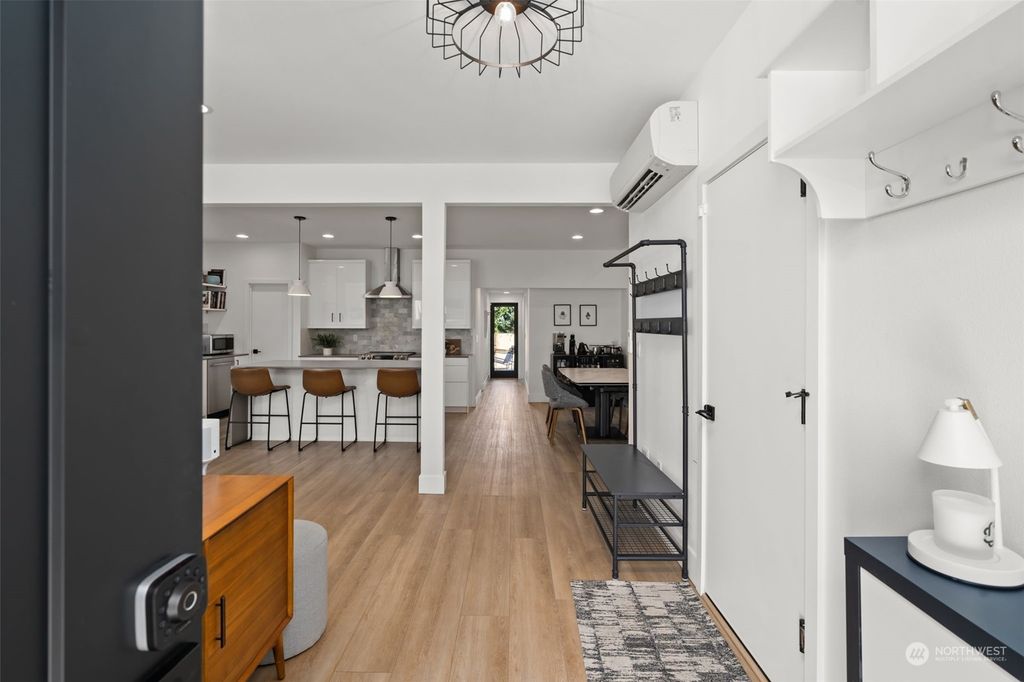 Photo of 14338 Wallingford Avenue N, Seattle, WA 98133 (MLS # 2199216)