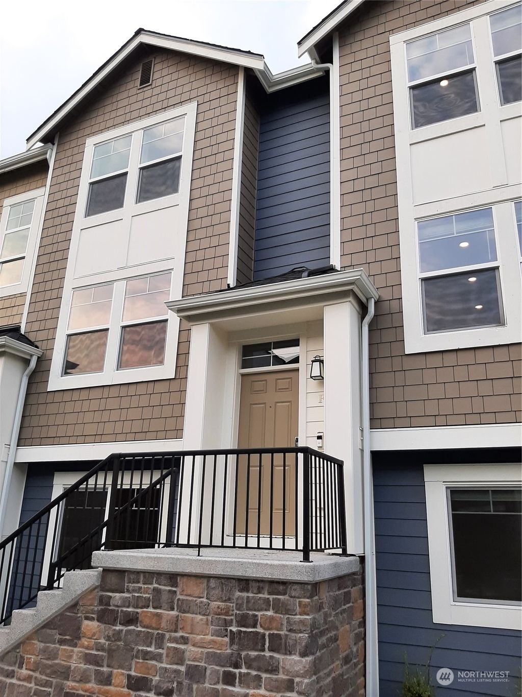 Photo of 12005 NE 193rd Lane #F, Bothell, WA 98011 (MLS # 2215766)