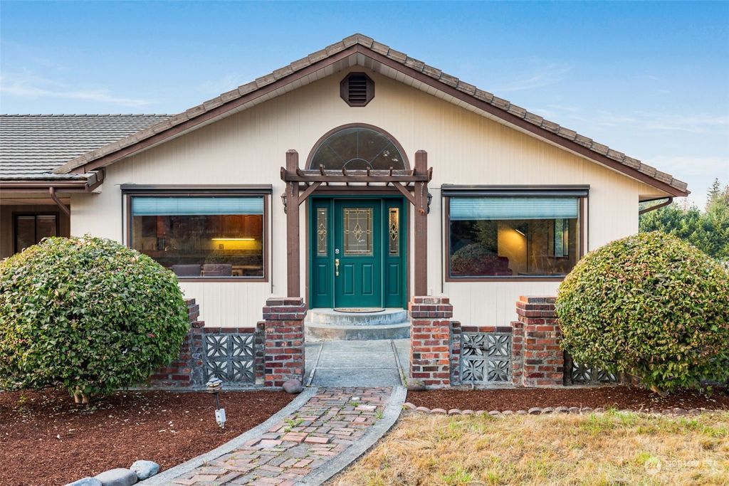 Photo of 15504 SE 369th Street, Auburn, WA 98092 (MLS # 2011038)