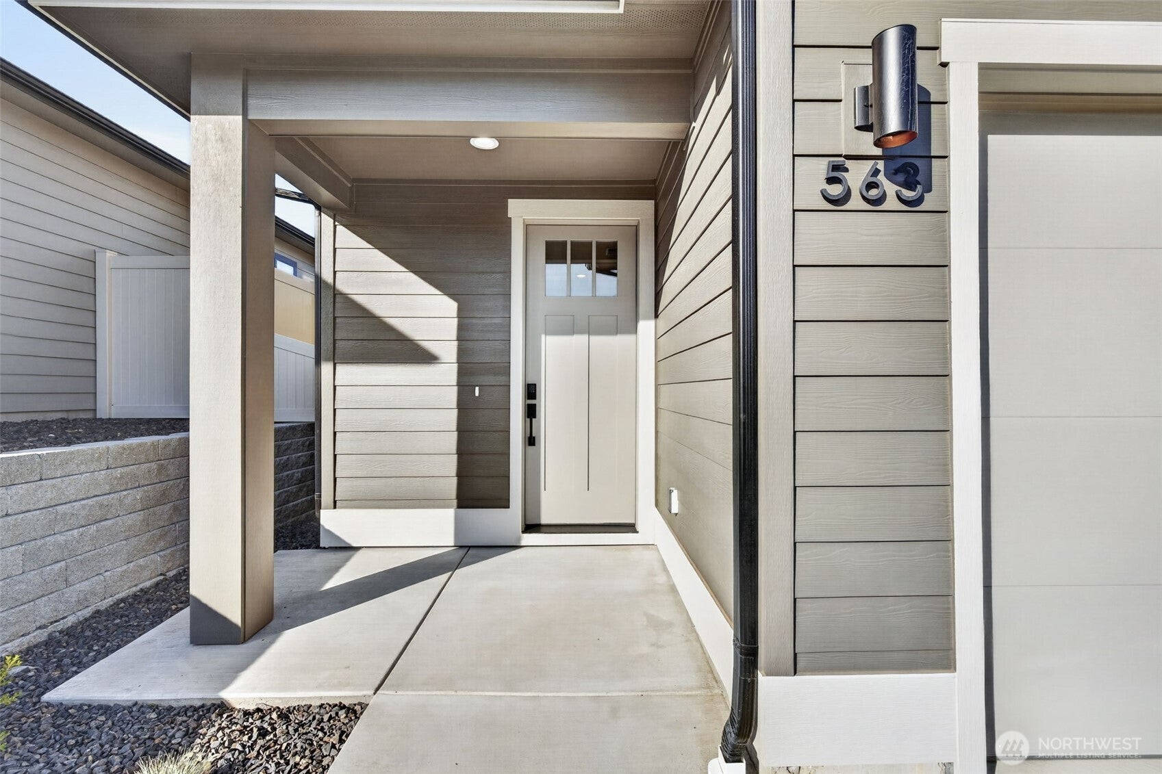 563 S Oasis Loop