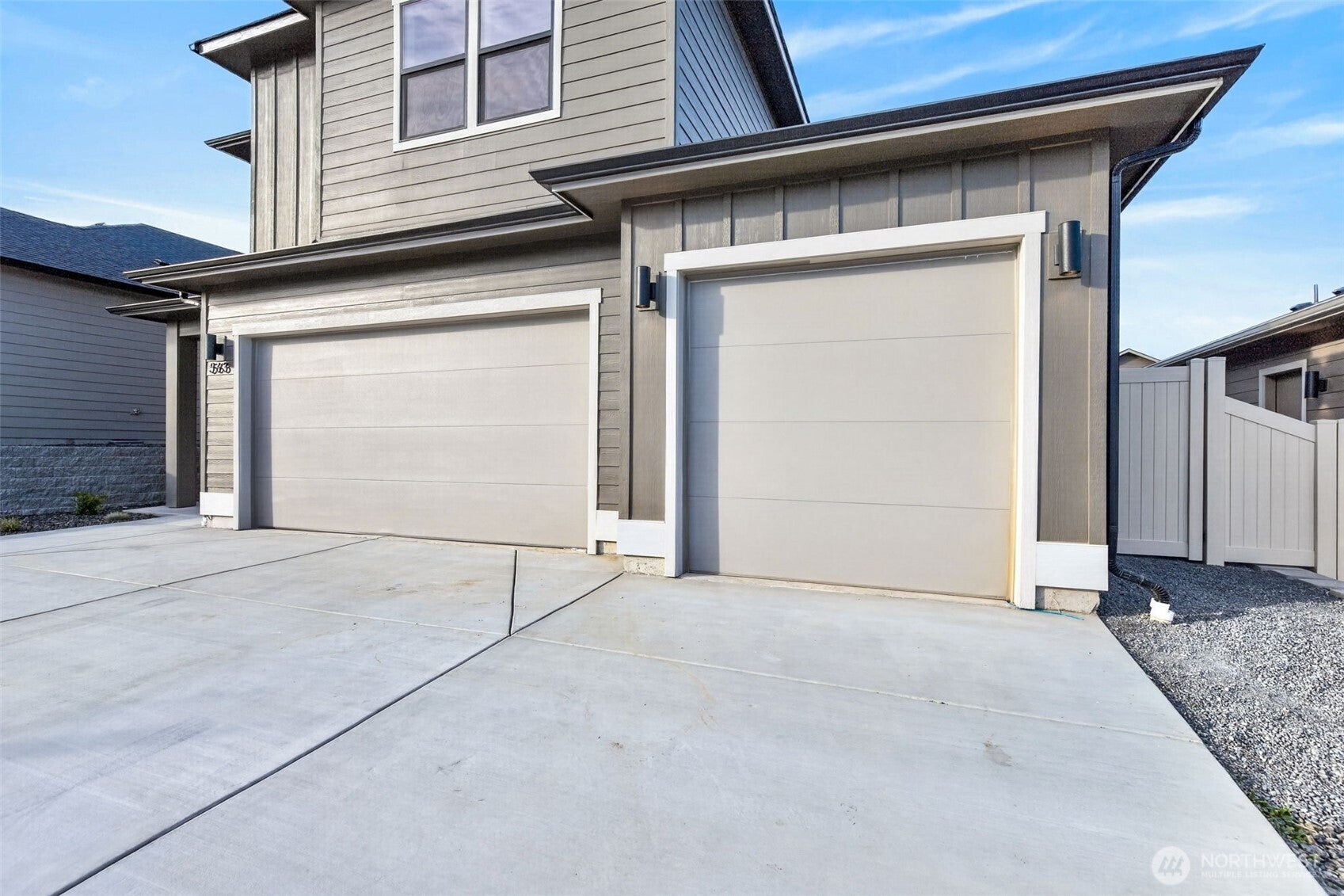 563 S Oasis Loop