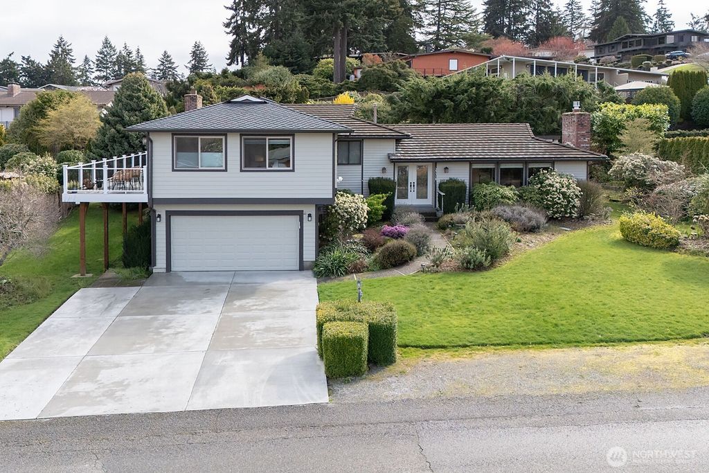 Photo of 29318 9th Place S, Federal Way, WA 98003 (MLS # 2354813)