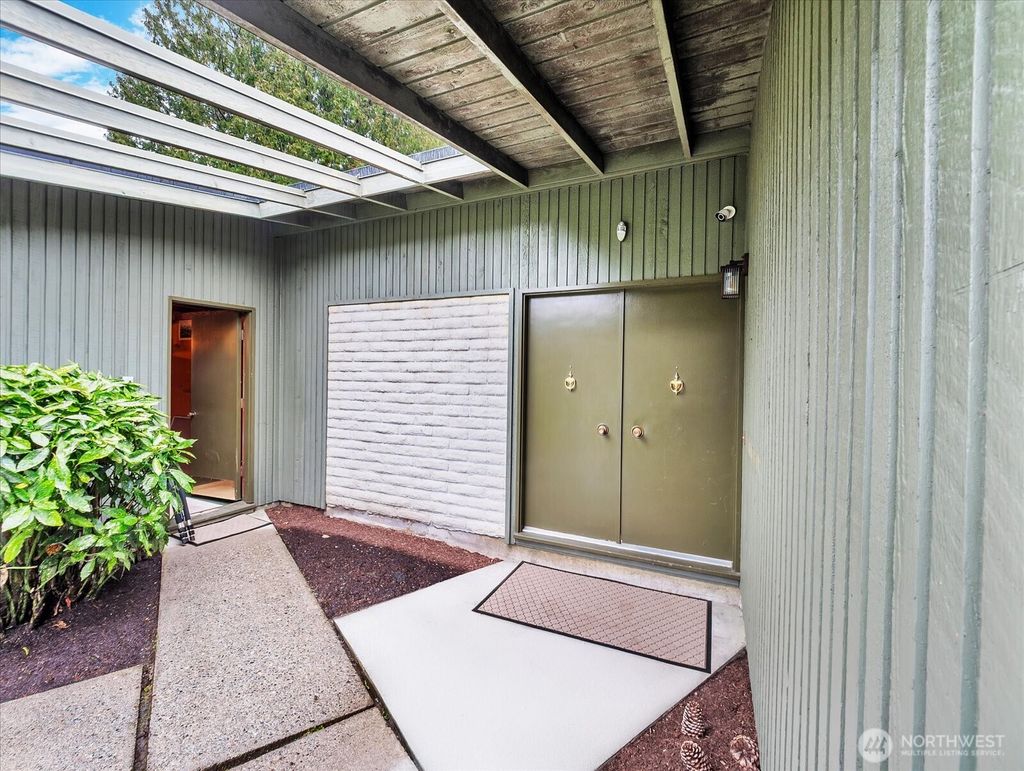 Photo of 106 165th Avenue SE, Bellevue, WA 98008 (MLS # 2489123)