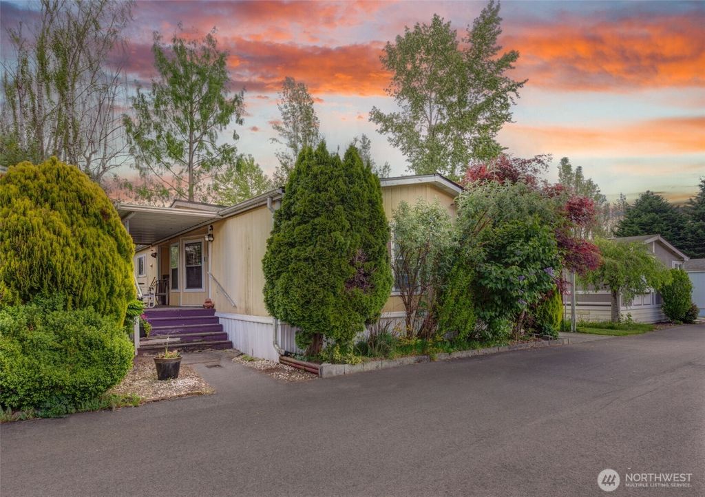 Photo of 415 Lake View Road #K8, Lynnwood, WA 98087 (MLS # 2451439)