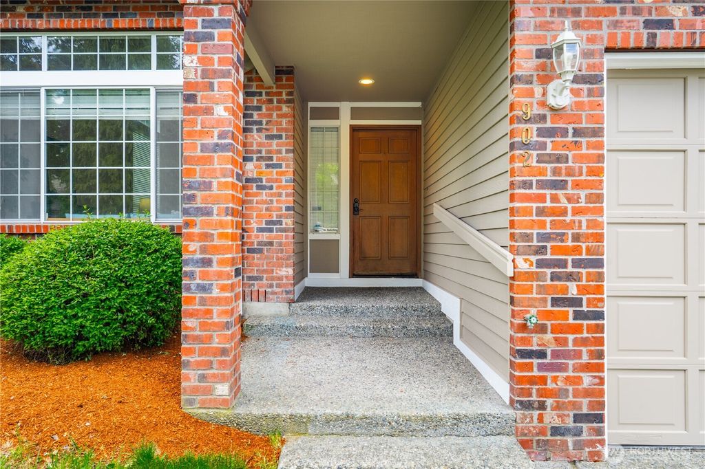 Photo of 902 52nd Street SE, Auburn, WA 98092 (MLS # 2521082)